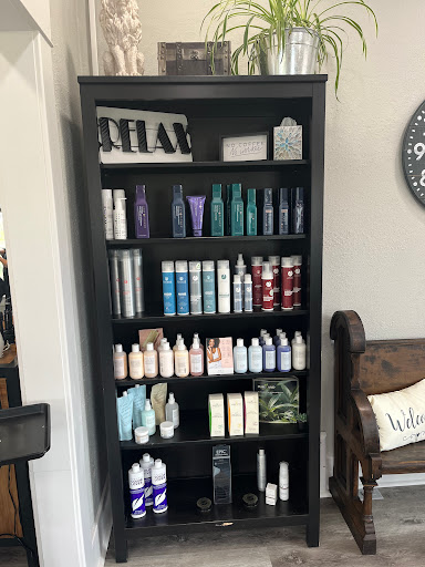 Lyon's Den Hair Studio - Thumbnail