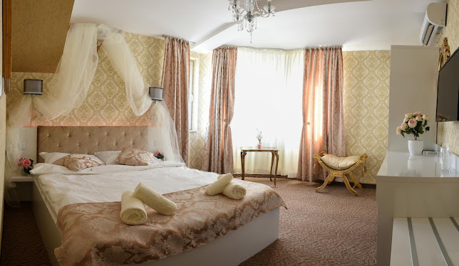 Golden Rooms - Хотел