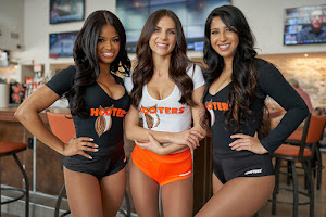 Hooters photo