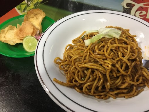 Mie Simpang Lima, Author: Maxwell Harrington