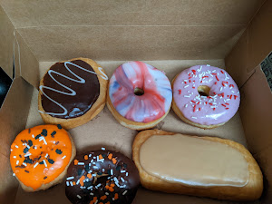 dot donuts photo