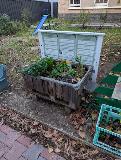 The Little Library on Lloyd st STREET Library - Thumbnail