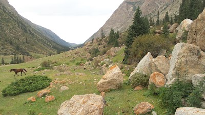 Photos of Barskoon valley. Gagarin monument