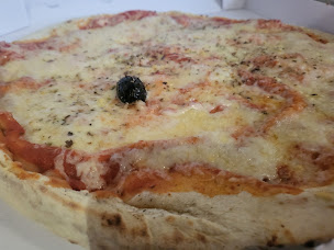 Photo n°23 de Paradou Pizzas...pizzas au feu de bois à Paradou (Cave à vins)