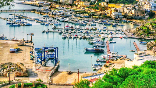 Leucaduemari - Il Centro Escursioni ESCURSIONI IN BARCA ALLE GROTTE DI LEUCA