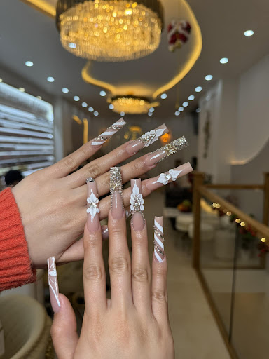 Luxury nails & spa