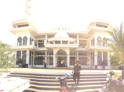 Photos of White mosque Daarusshalikhin