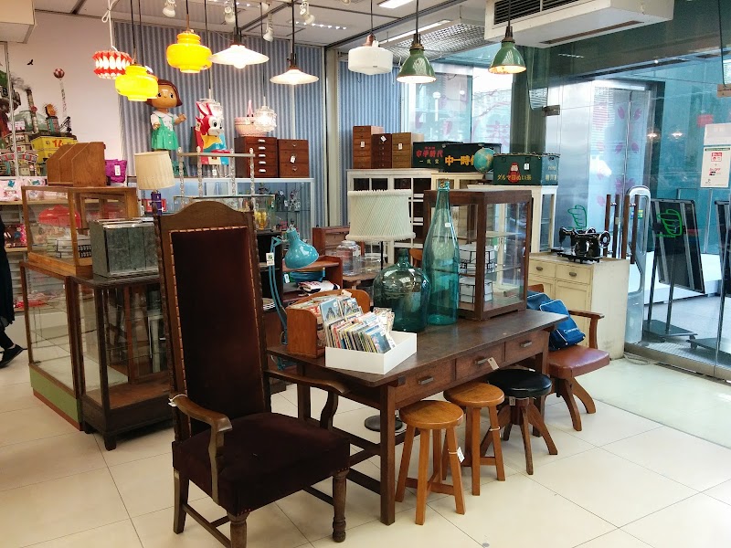 古道具と家具の店 ハイカラ堂