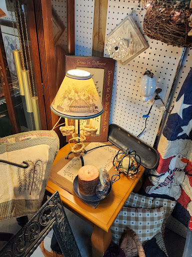 Antique Addicts - Thumbnail