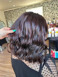 Photo n°11 de Le salon de Leah à Ouville-la-Rivière (Salon de coiffure)