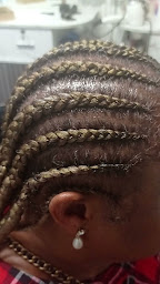 Photo n°10 de GBD.Ez37.9/92/ Coiffure 92 AFRO tresses tissage lissage au tanin soin de cheveux à Bois-Colombes (Institut de beauté)