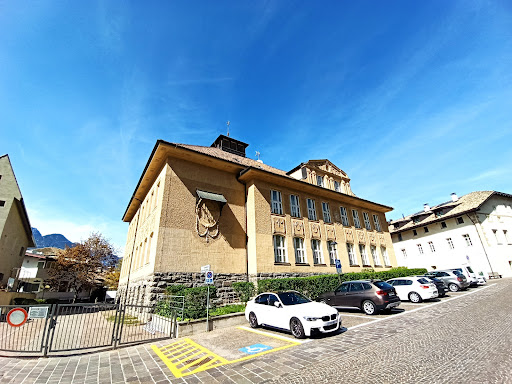 Deutsche Grundschule Neumarkt - Thumbnail