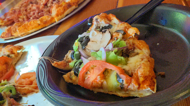 Me-n-Ed's Pizza Parlor by null