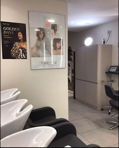 Ambiance Coiffure- Coiffeur DAX -Viva la vie -spécial Blond -Barbier- relooking -Wella -Revlon - Spécialiste Mèches - Thumbnail