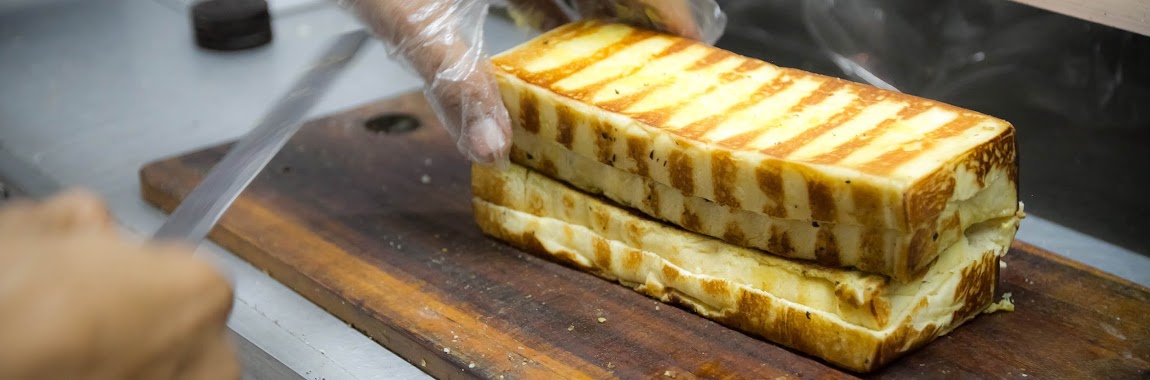 Roti Bakar Dagedu, Author: Roti Bakar Dagedu