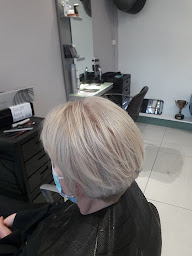 Photo n°7 de Cheveux Courts Idées Longues à Monteux (Salon de coiffure)