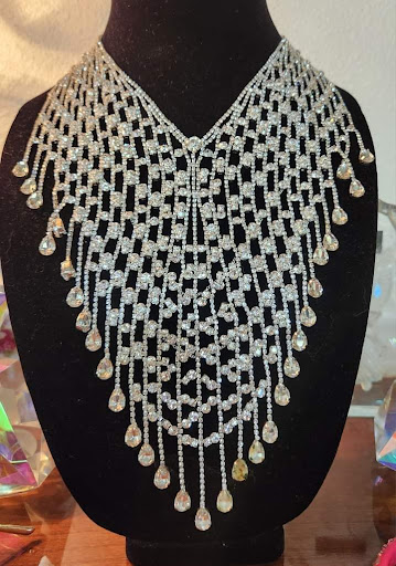 THREADS VINTAGE EMPORIUM - Thumbnail