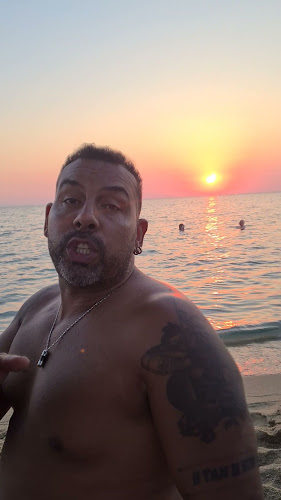 https://www.facebook.com/LivasBeachBar/