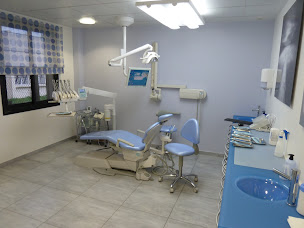 Photo n°2 de Drs Emilie HIRSBEIN et Benjamin SCHMITT à Aubergenville (Dentiste)