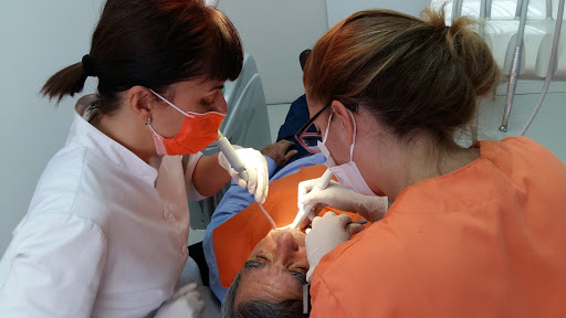 VILLACASTÍN - Clínica Dental y Medicina Estética - Implantes - Ortodoncia invisible - Carillas - Botox en Mollet del Vallès