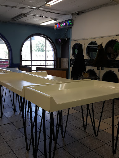 Houstonian Washateria - Thumbnail