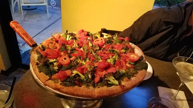 Amici's Pizza & Living Room