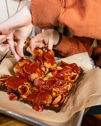 Decent Pizza Co. by null