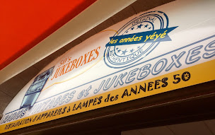 Photo n°16 de les années yéyé à Marseillan (Magasin d'antiquités)