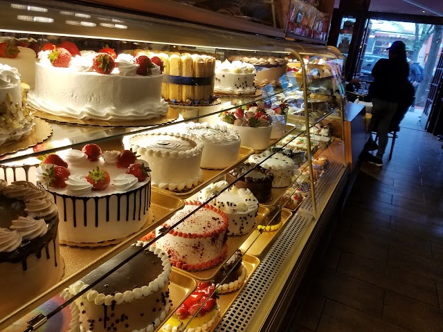 De Lillo Pastry Shop