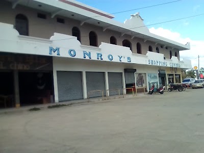 Photos of Monroy Shopping Center.