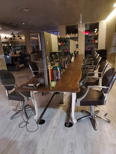 Status Hairdressing