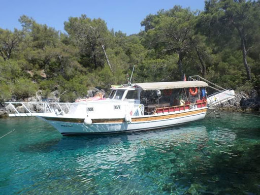 Captain Midnight Daily Boat Tours