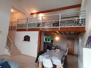 Photo n°10 de Menuiserie Simon SAS - Menuisier traditionnel dans le Beaujolais - Menuiserie intérieure & extérieure à Theizé (Société de fabrication d'escaliers)