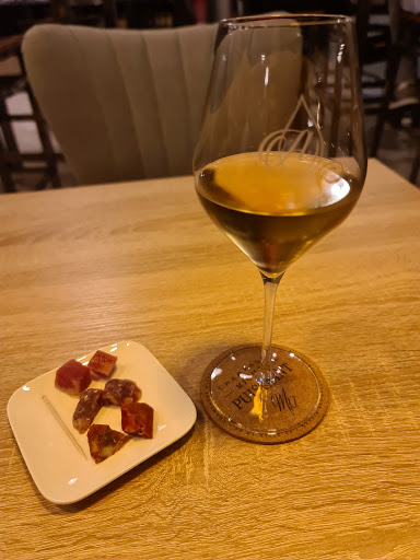 L'angélus Bar à Vins & Bulles Gallery - France