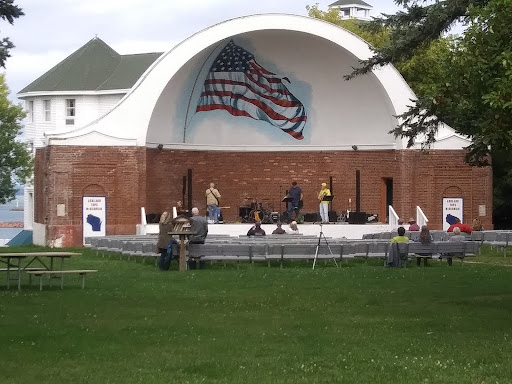 The bandshell in the park - Thumbnail