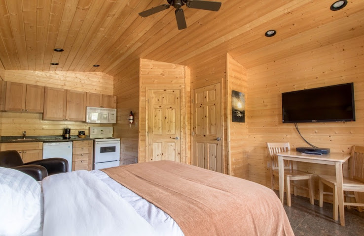 The Black Bear Resort Hotel by null
