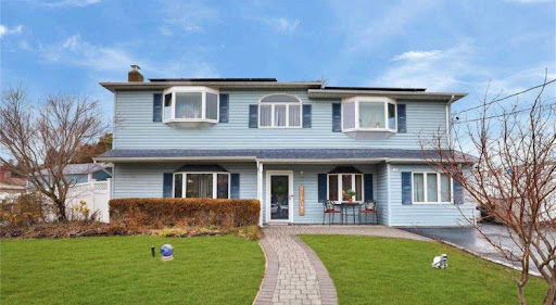 Paula Venturini Realtor at Douglas Elliman Real Estate - Thumbnail