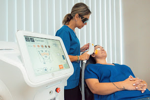 Photo n°20 de Expert Vision Center à Strasbourg (Chirurgien utilisant la technique du Lasik)