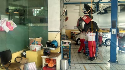 Photos of Toyota Surabaya : Teguh