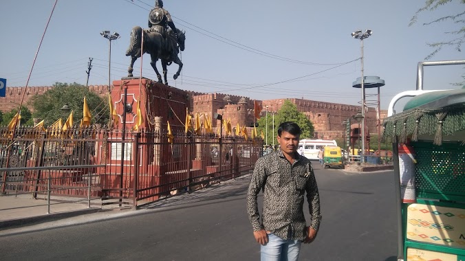 Agra fort Railway station parking, Author: vikas ghogare