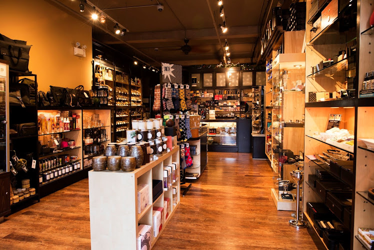 Revolucion Cigars and Gifts