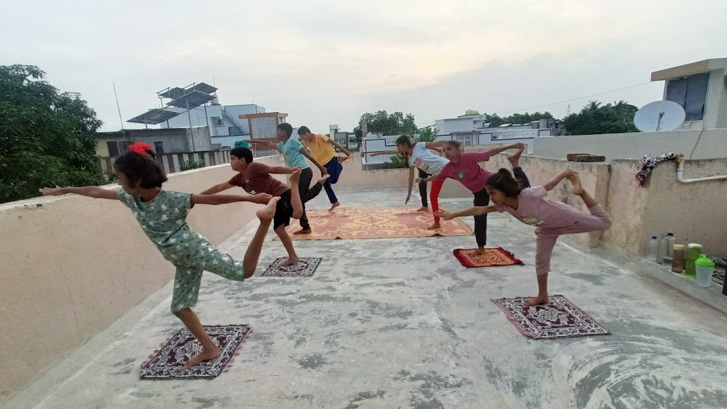 Chaavaa Mrdaanii Khel Aakhaaddaa Phaijpuur