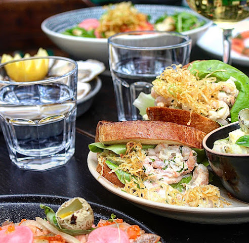 Le Speakeasy by null