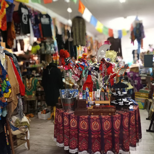 THREADS VINTAGE EMPORIUM - Thumbnail