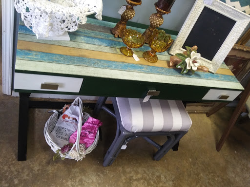 Country Home Antiques & Gifts - Thumbnail