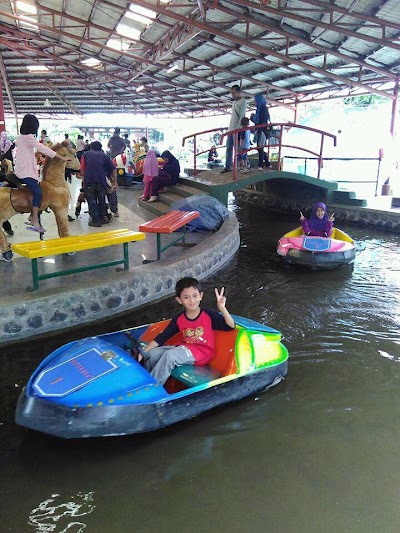 Photos of Kantorpos Taman Topi