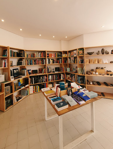 Fracas : Librairie indépendante ¬ Atelier de céramique ¬ Café - Thumbnail