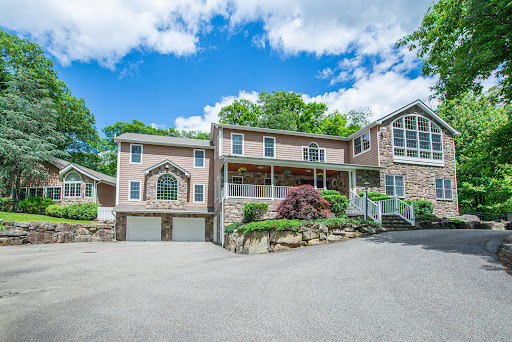 Kristen DeLeo, Realtor
