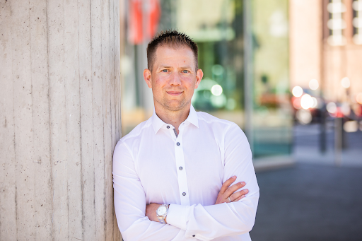 DEVK Versicherungen: Timothy Hanauer