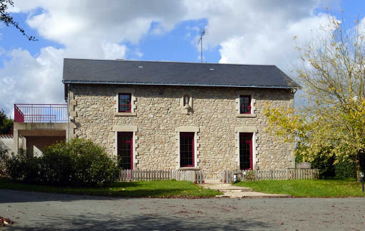 Photo de Gîte Le Puy Simbert (gîte de groupe avec piscine en Vendée, proche Puy du Fou) à Chambretaud (85500)